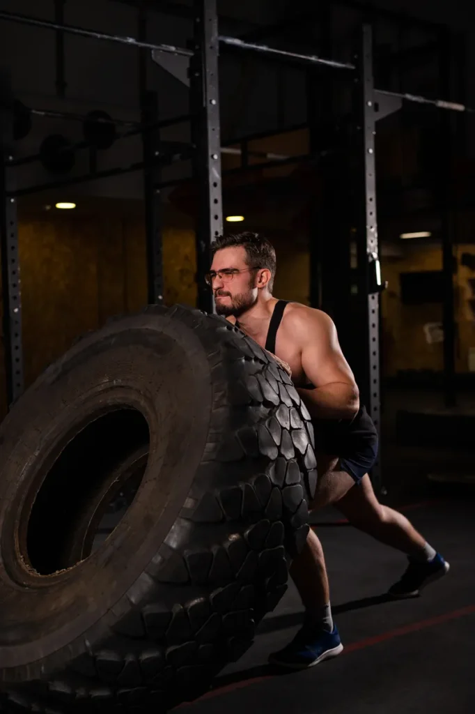 side-view-man-exercising-gym